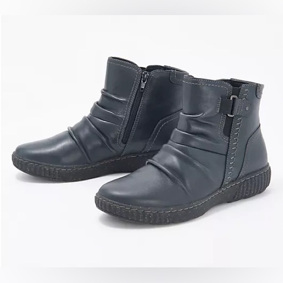 Clarks Collection Leather Ruched Ankle Boots Caroline Orchid casual Fall winter - Picture 1 of 12